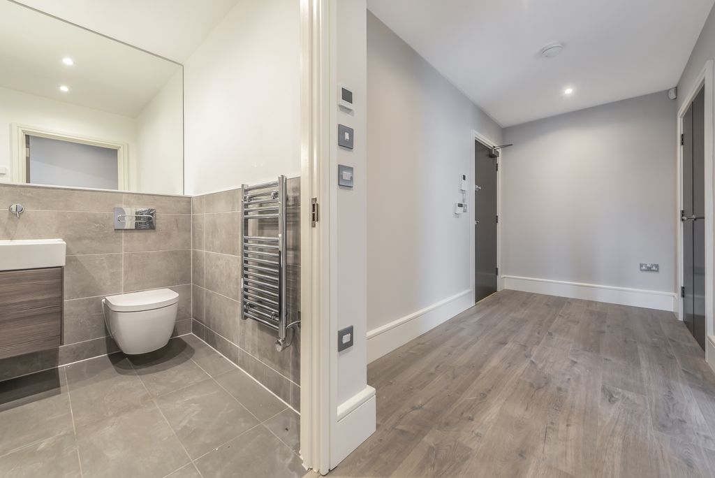 Property photo 2 of 9 Hallway/ Bathroom