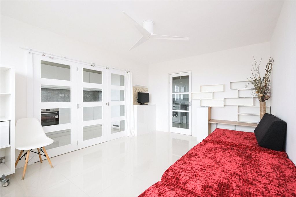 Property photo 2 of 14 Picture No. 22