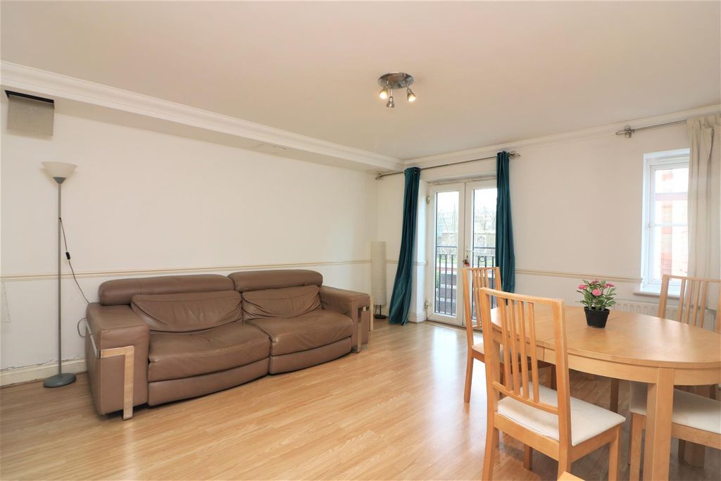 Property photo 2 of 8 Regents Gate House.Jpg