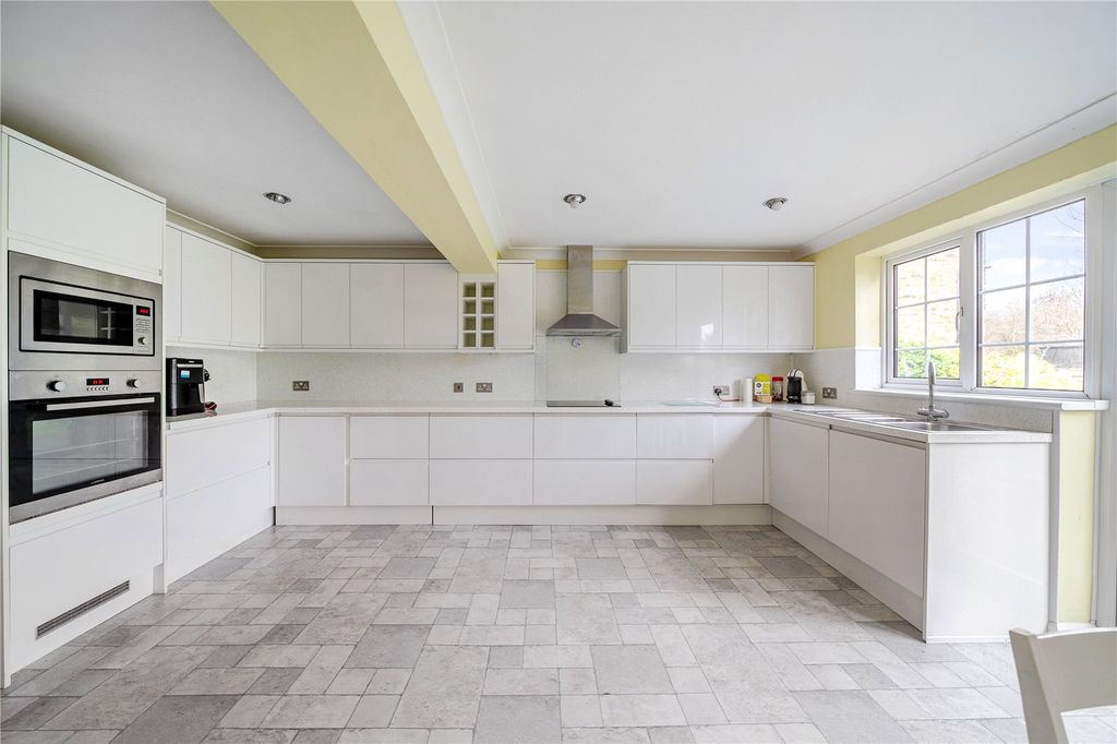 Property photo 2 of 20 Kitchen