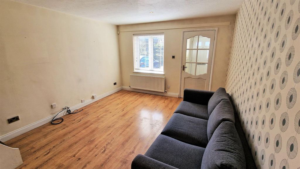 Property photo 3 of 33