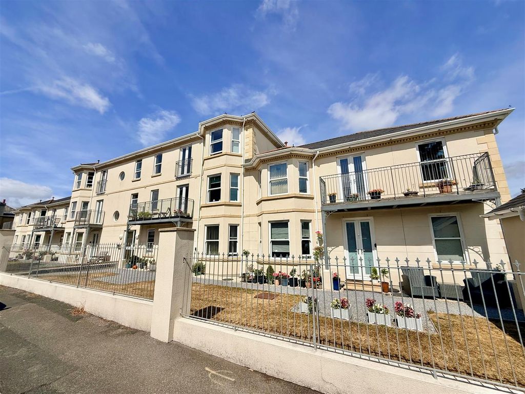 Property photo 1 of 12 15 Ridge Park Road, Plympton, Plymouth Pl7 2Fg