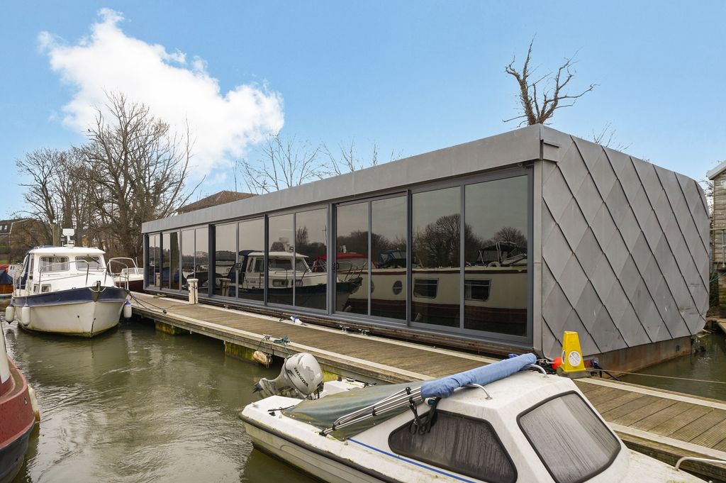 Property photo 1 of 14 Barge Walk, Ferry Yacht Station - Nuudsorcui6Ns7Vc