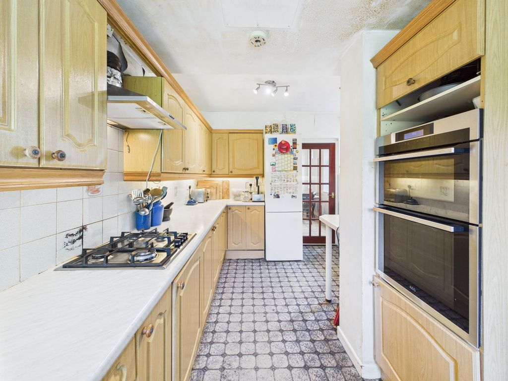 Property photo 3 of 44