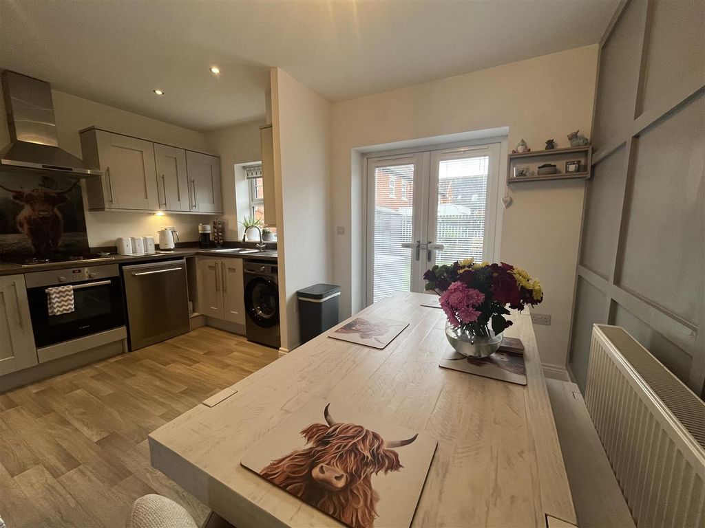 Property photo 2 of 25 Kitchen/Diner