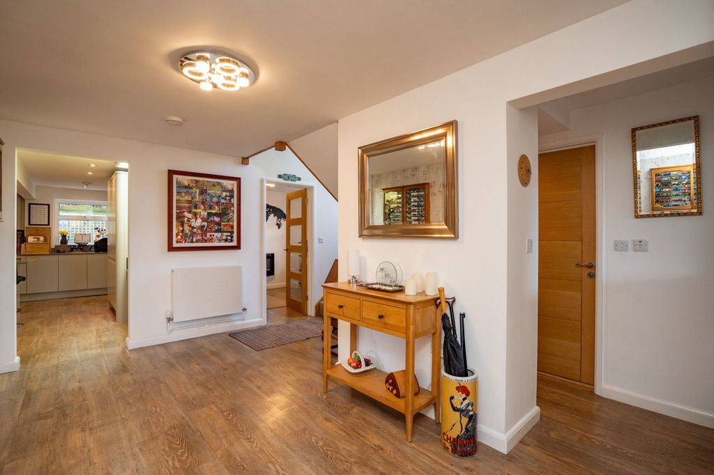 Property photo 3 of 42