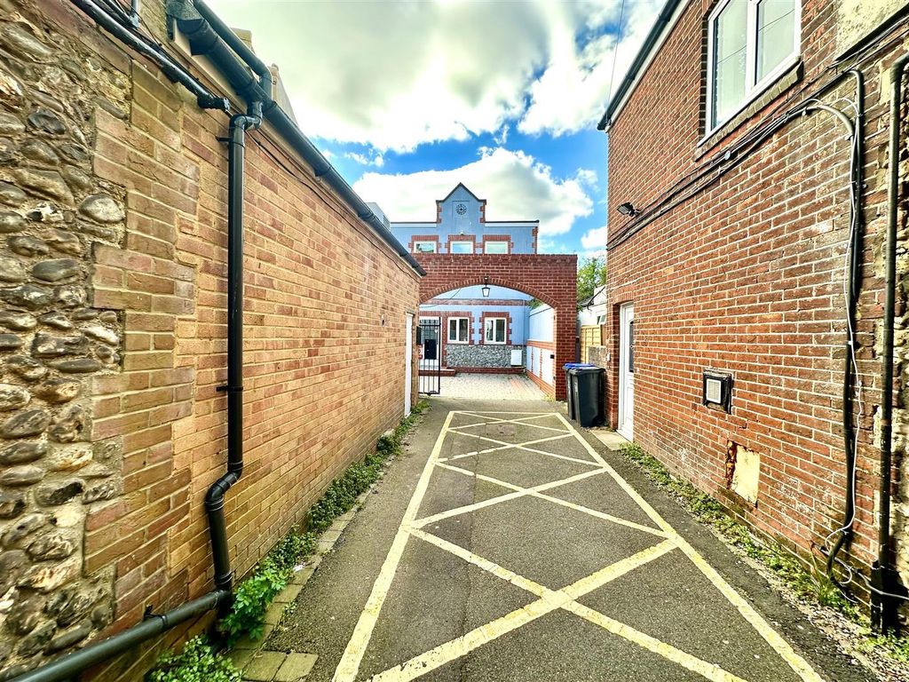 Property photo 3 of 9 409.Jpg