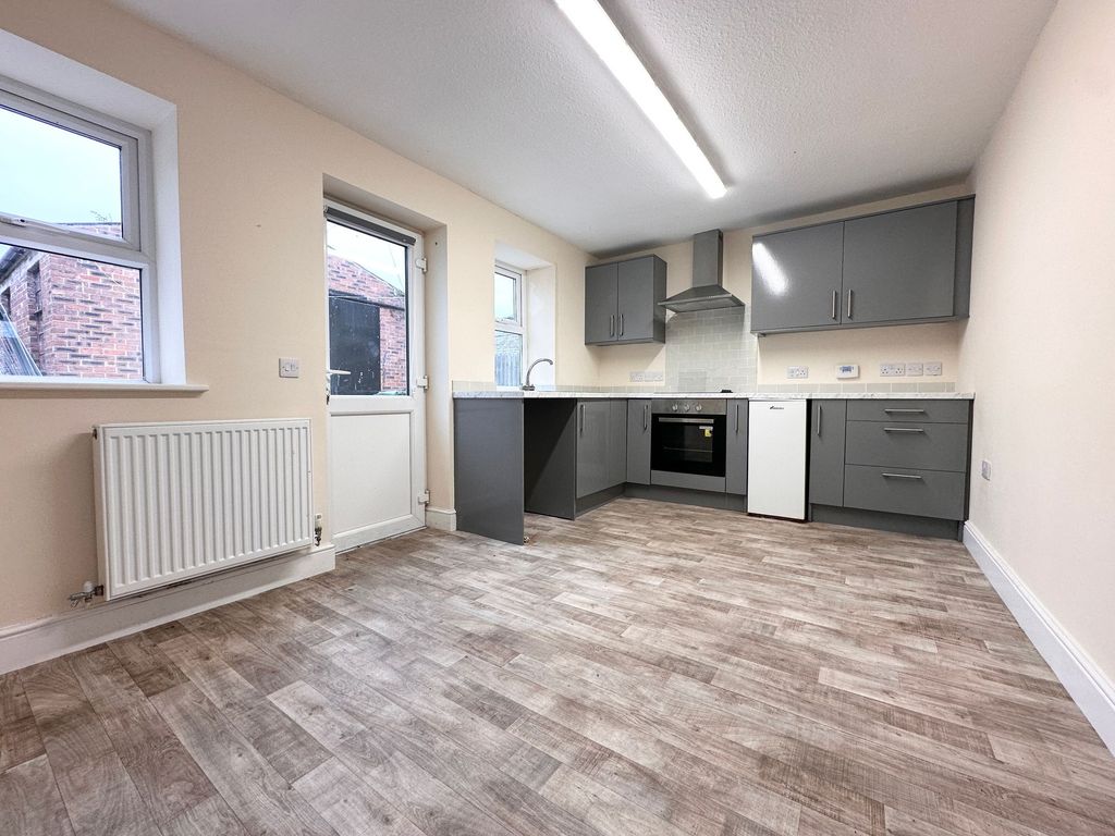 Property photo 3 of 15 Dining Kitchen