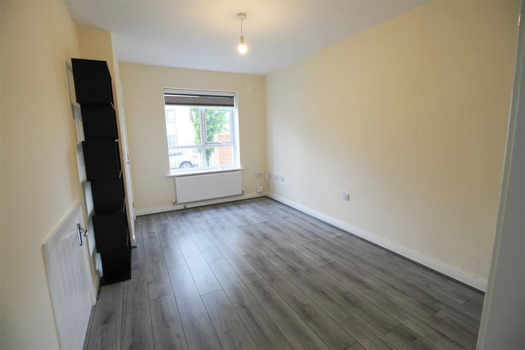 Property photo 3 of 11 Lounge,.Jpg