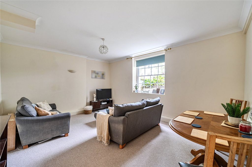 Property photo 2 of 21 Picture No. 03