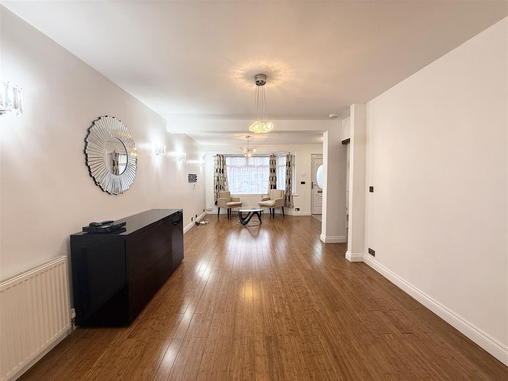 Property photo 2 of 14 Living.Jpeg