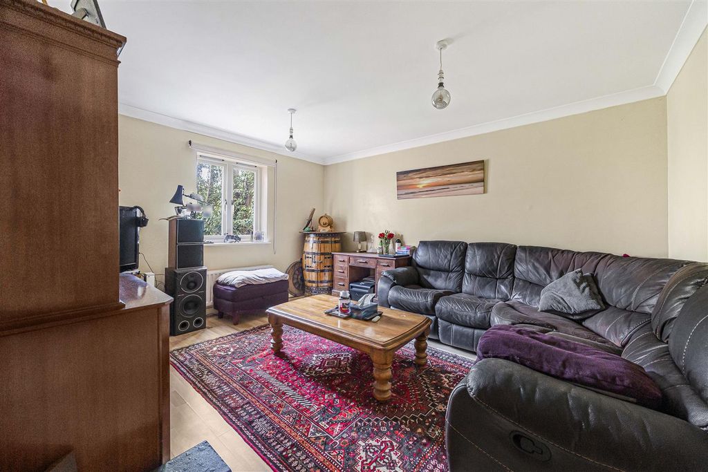 Property photo 3 of 11 12_73216.Jpg