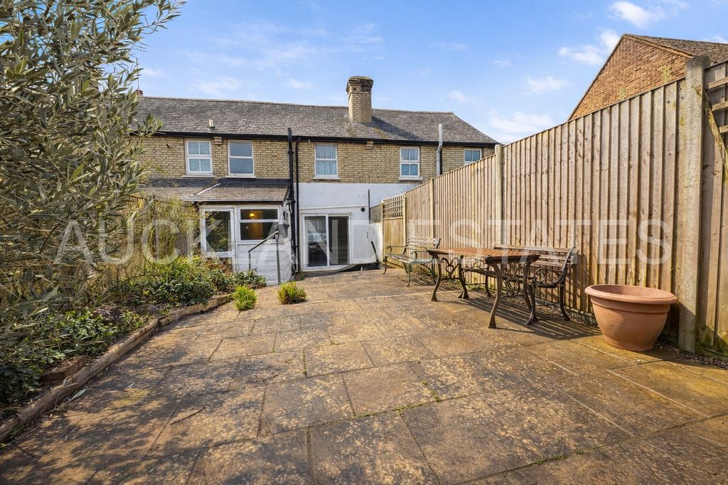 Property photo 2 of 15 Image00003