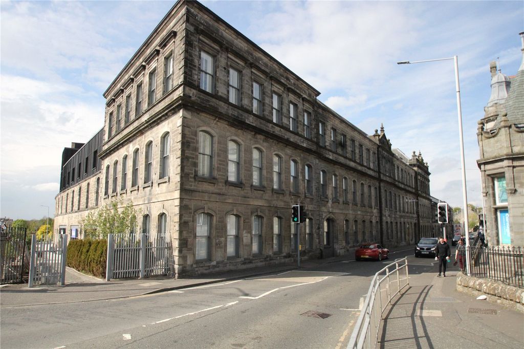 Property photo 3 of 8 External