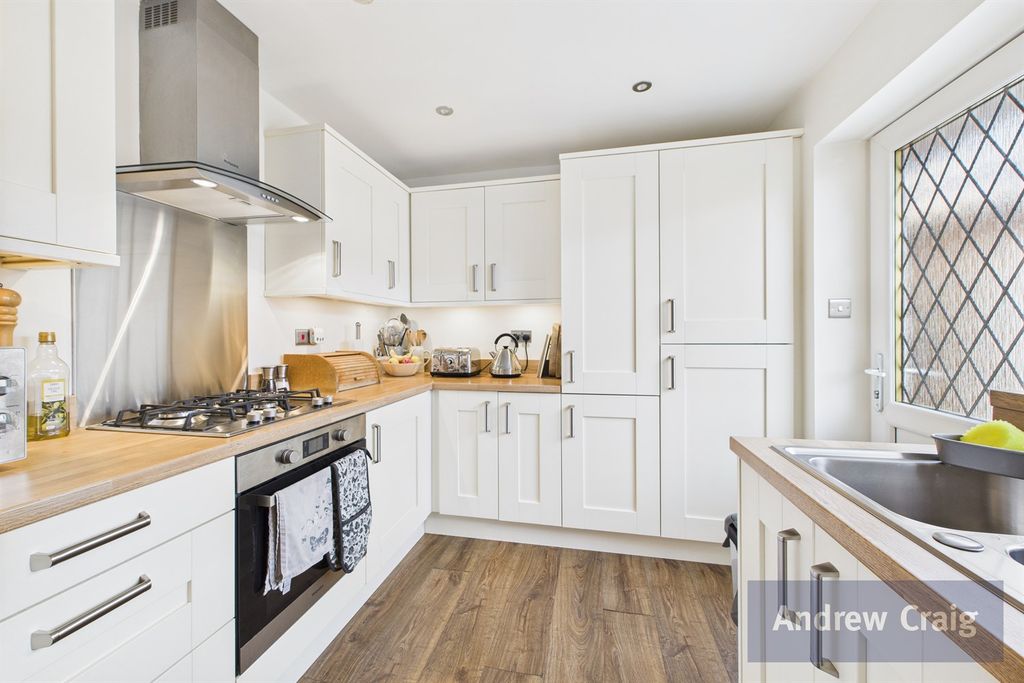 Property photo 3 of 12 Kitchen