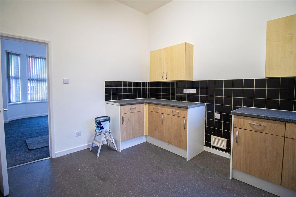 Property photo 3 of 5 Kitchen