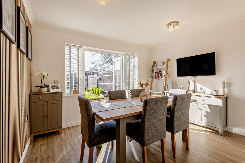 Property photo 3 of 20 8682846-Interior03-800.Jpg