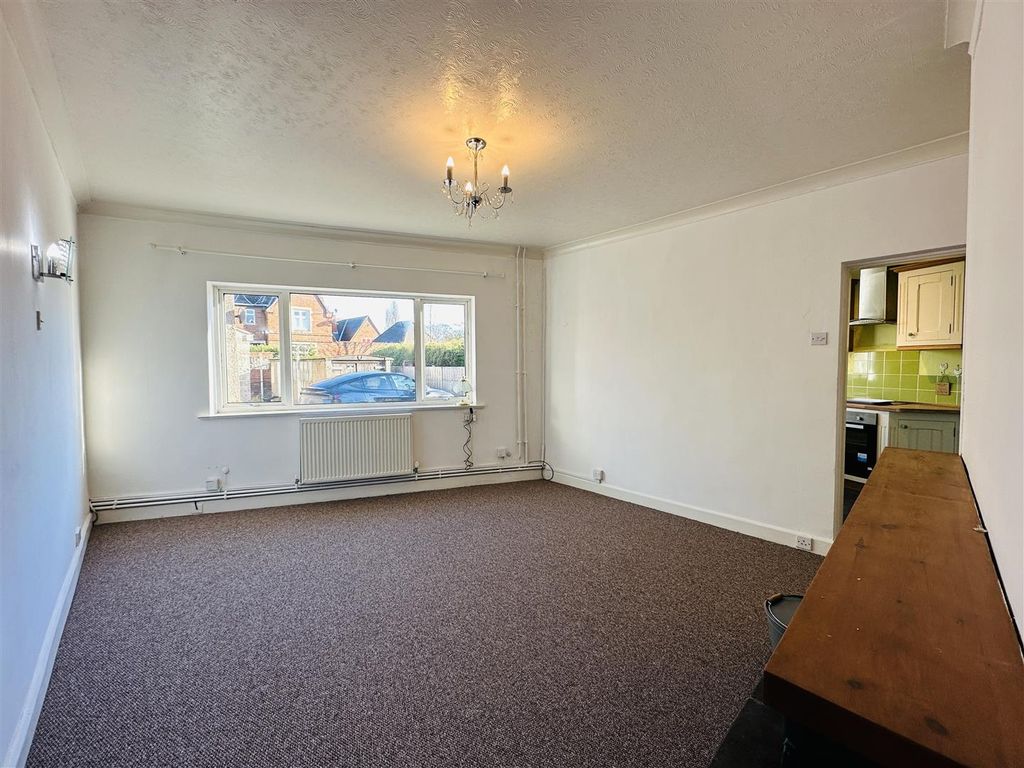 Property photo 2 of 17 Lounge 2.Jpg