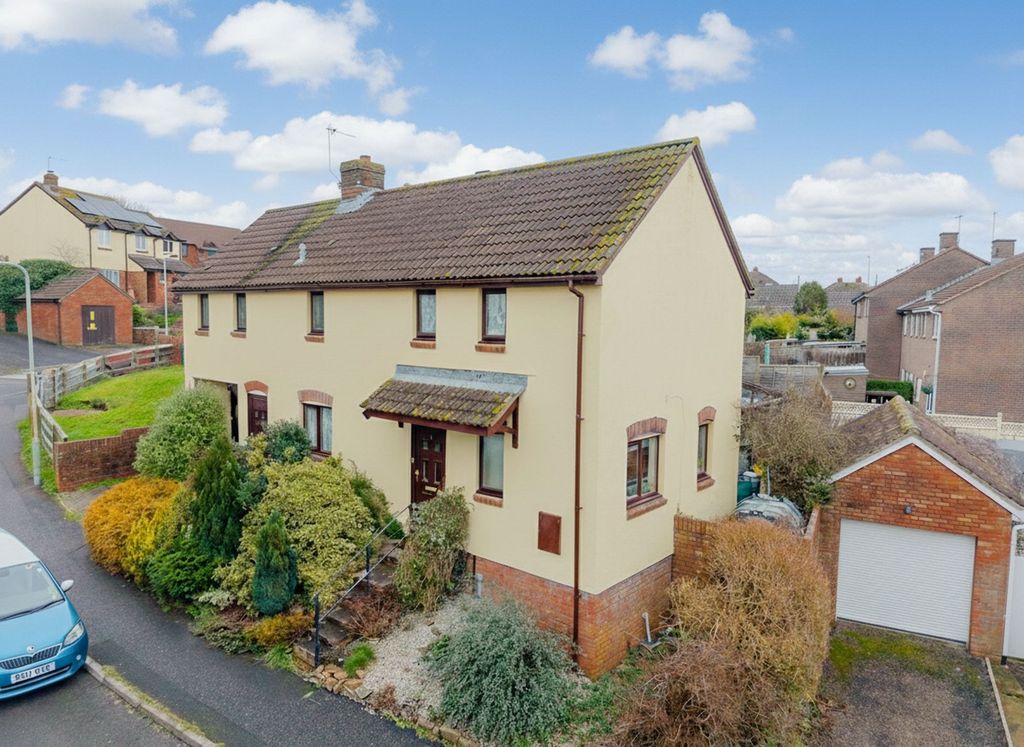 Property photo 1 of 8