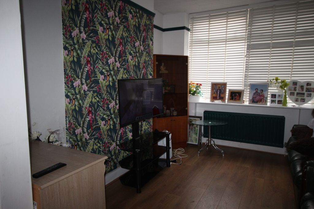 Property photo 2 of 16 Lounge
