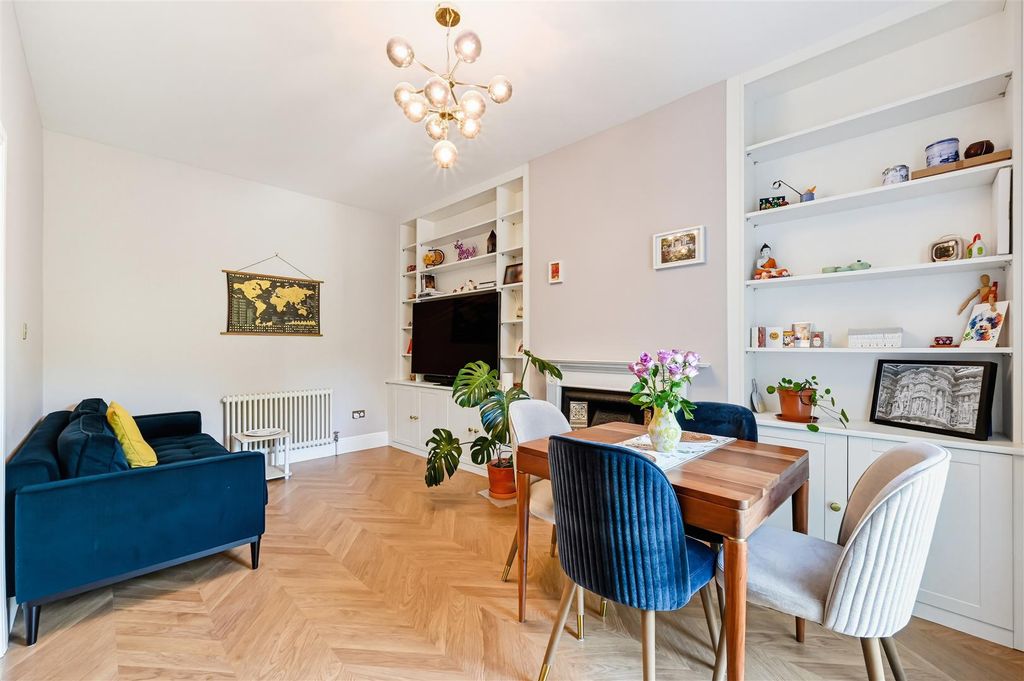 Property photo 2 of 12 Hartfield Crescent (7).Jpg