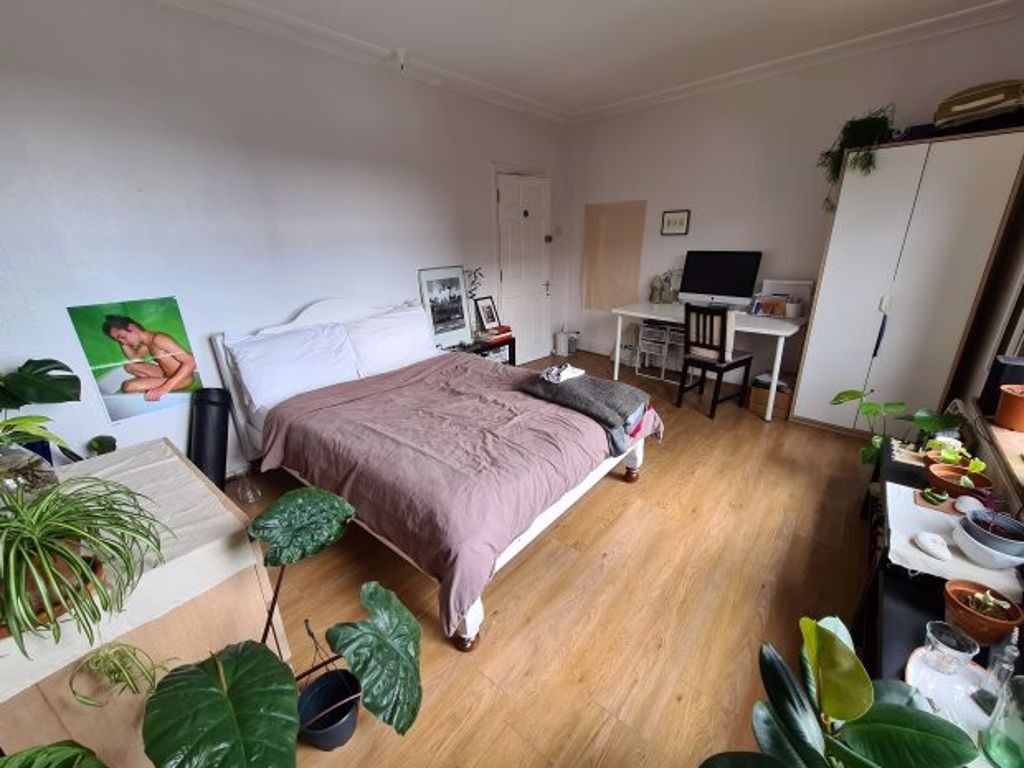 Property photo 1 of 13 A Well-Lit, Inviting Living Room With A Comfortabl...