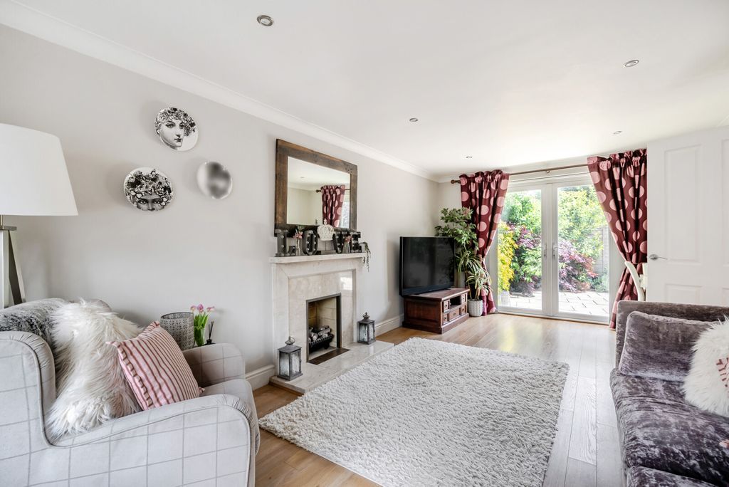 Property photo 2 of 22 1465086-12-6A0Eec...
