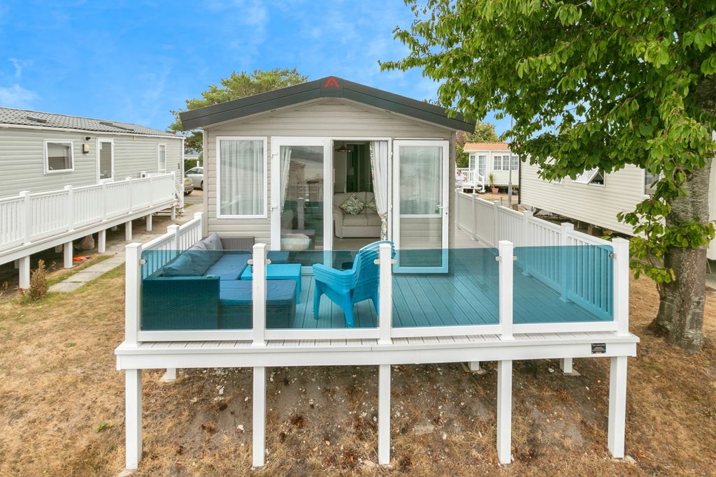 Property photo 1 of 18 Front
