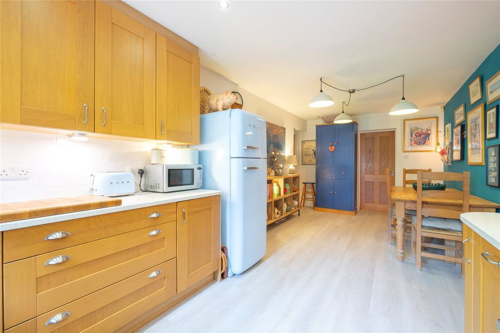 Property photo 3 of 25 Dining Kitchen
