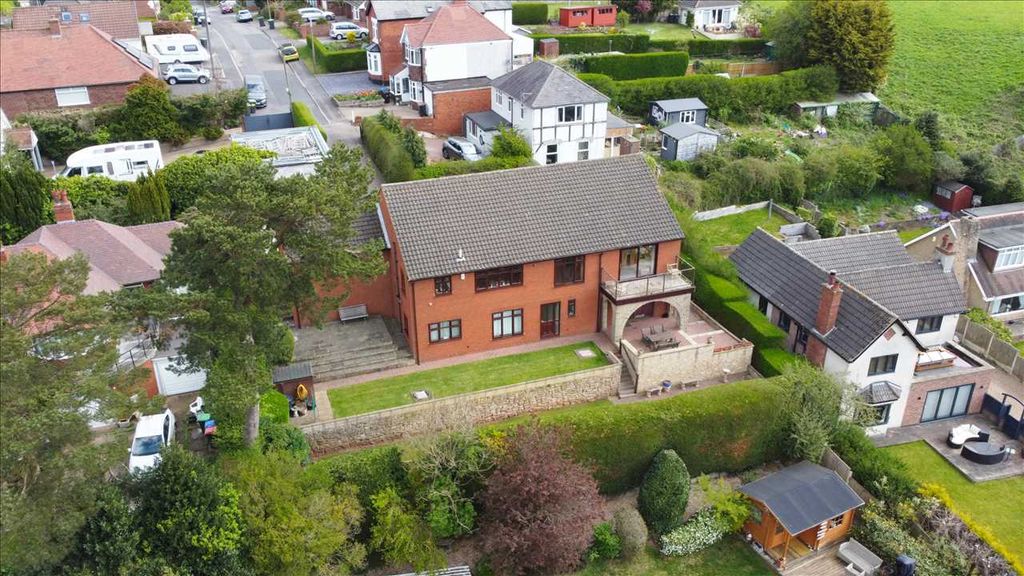 Property photo 2 of 31