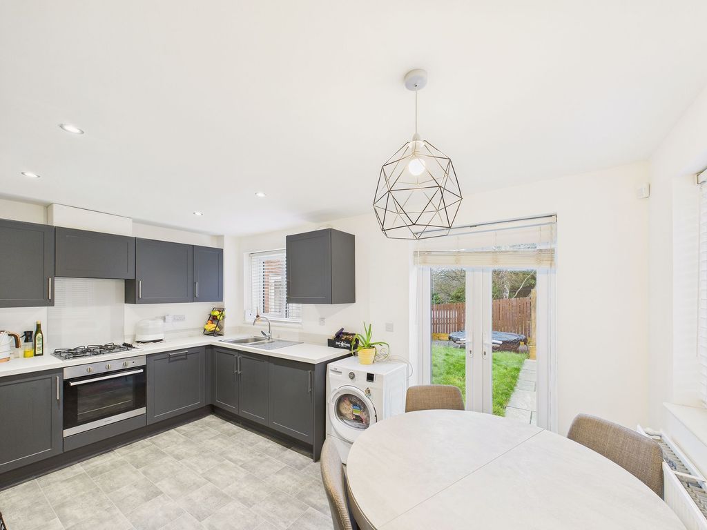 Property photo 3 of 10 Dining Kitchen