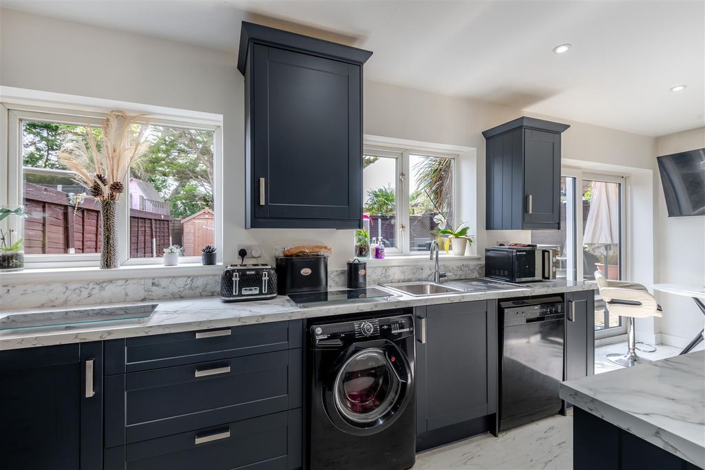 Property photo 2 of 14 8650248-Interior13.Jpg