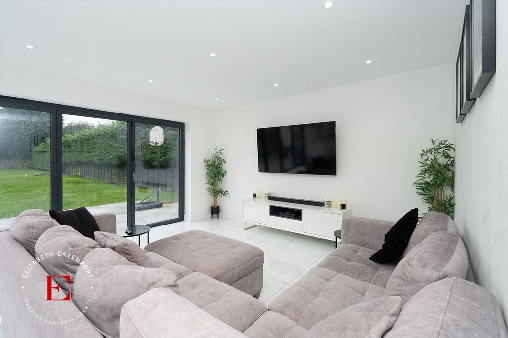 Property photo 3 of 27