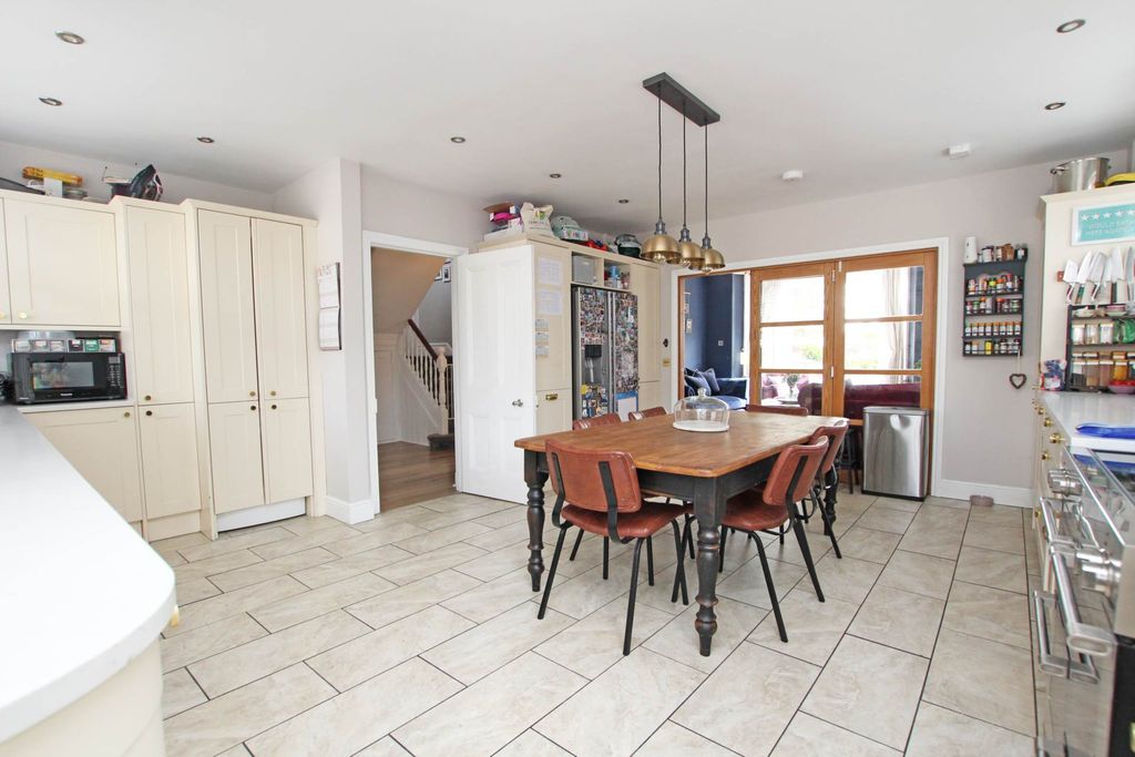 Property photo 3 of 35