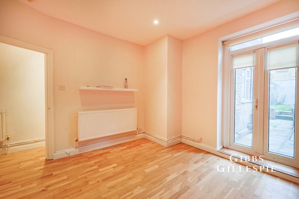 Property photo 3 of 11 Photo