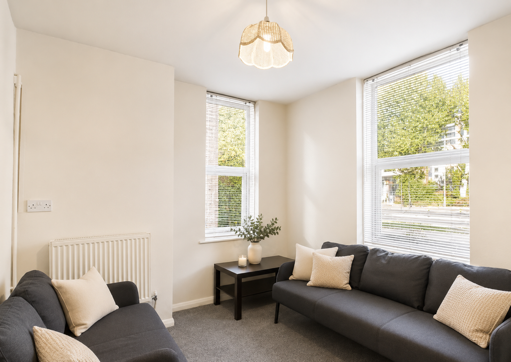 Property photo 1 of 11 Lounge