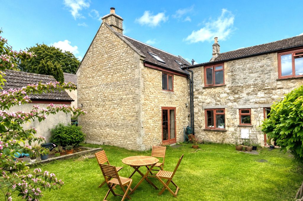 Property photo 1 of 19 External