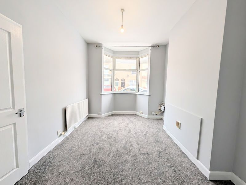 Property photo 3 of 13 Lounge