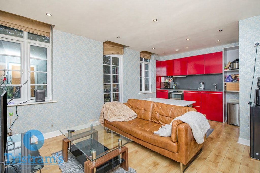 Property photo 2 of 8