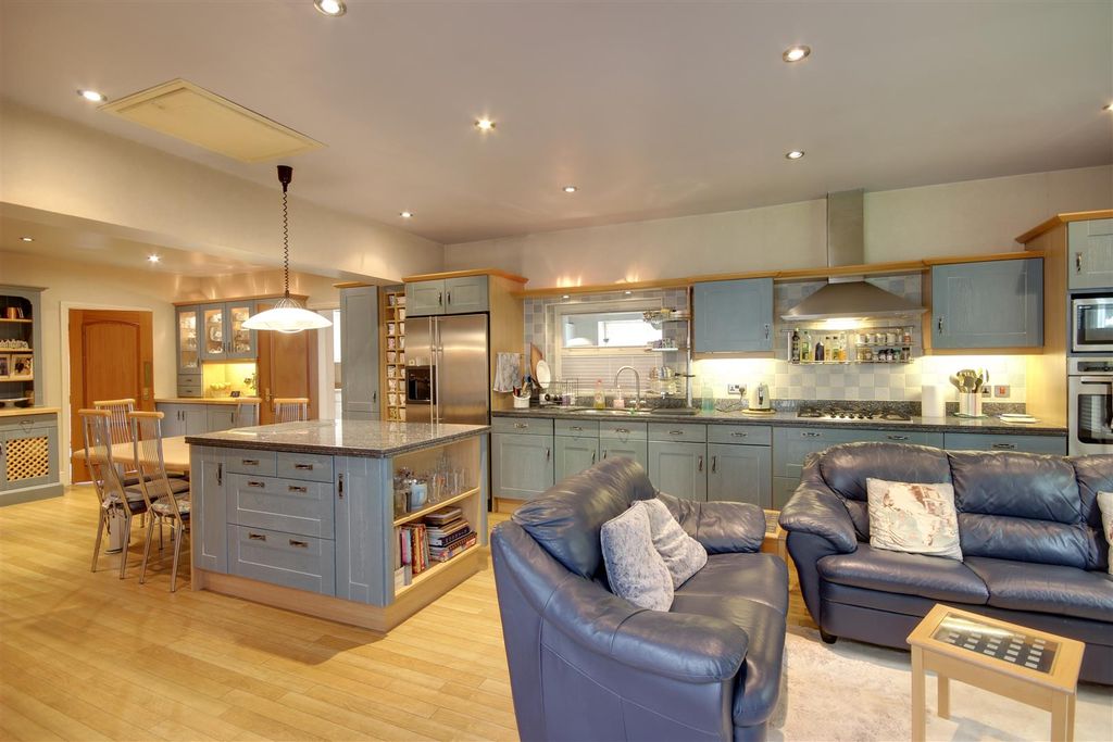 Property photo 2 of 27 Open Plan Living Kitchen