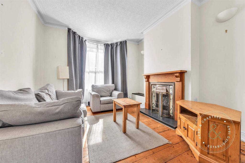 Property photo 2 of 33 Thurston-Street-14.Jpg