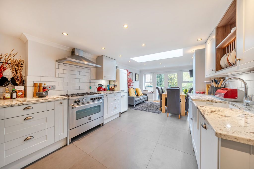 Property photo 2 of 20 Dining/Kitchen