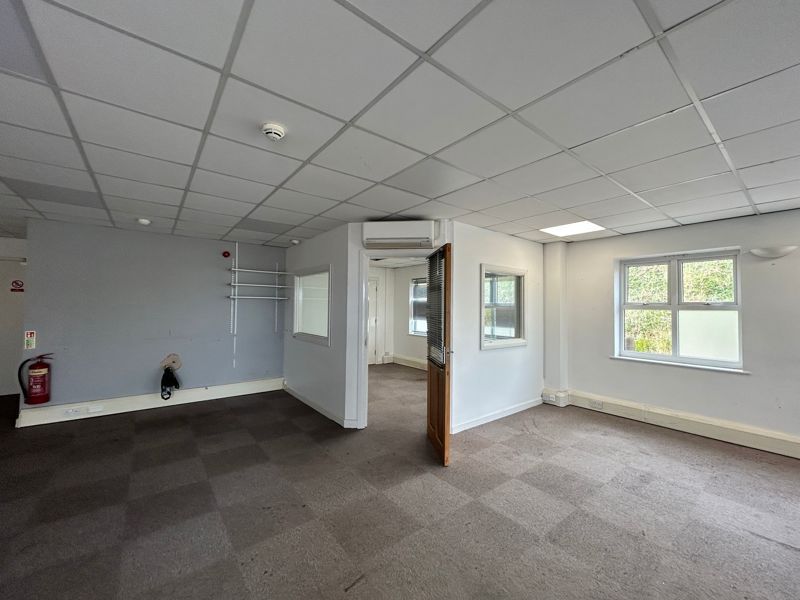 Property photo 3 of 6 Photo 4