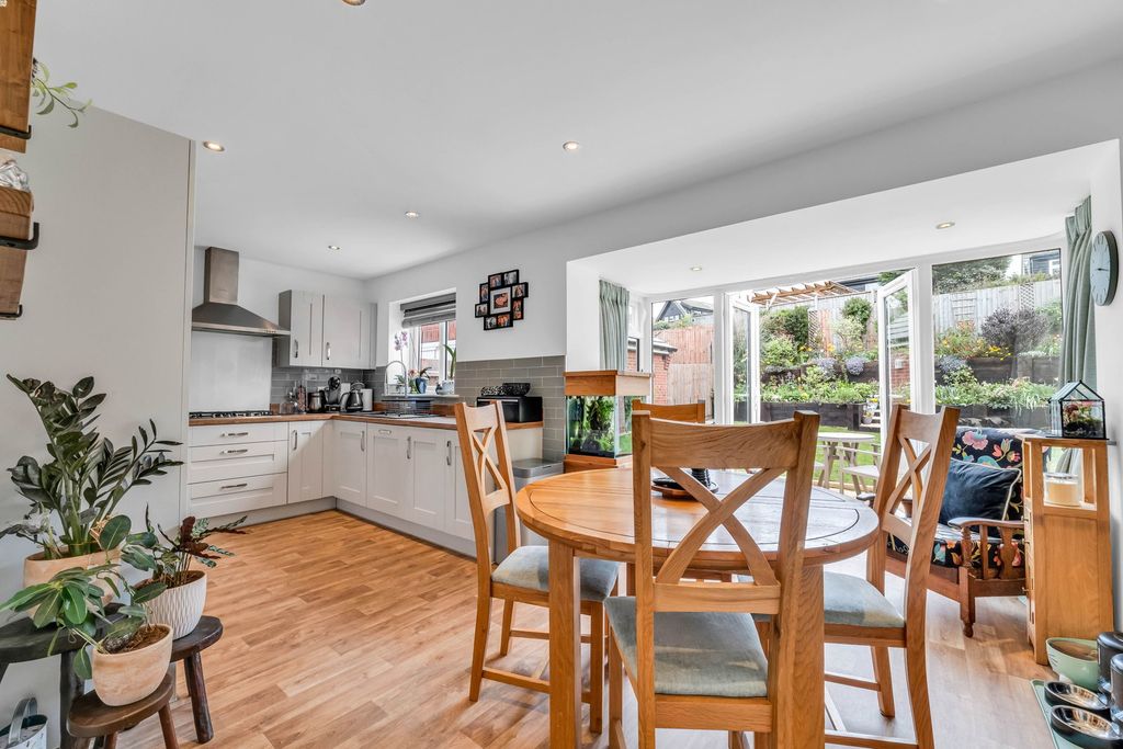 Property photo 3 of 34