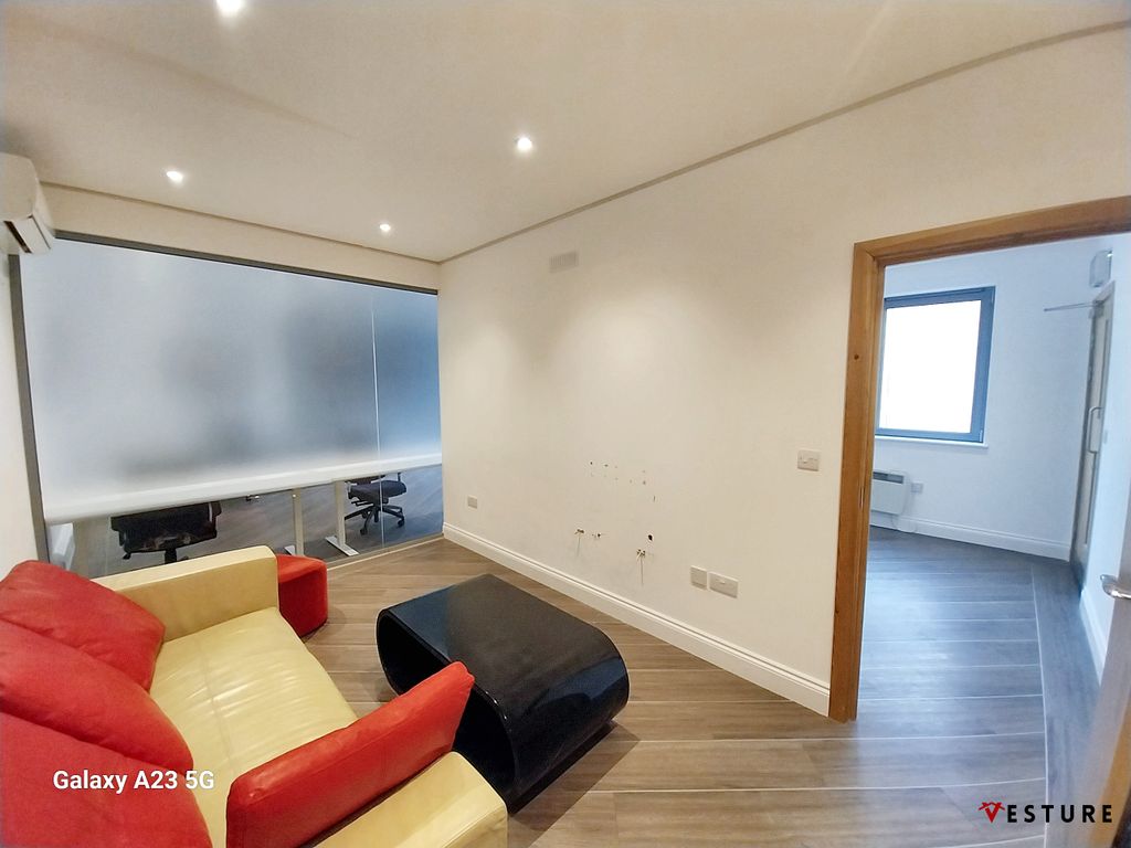 Property photo 2 of 8 Photo