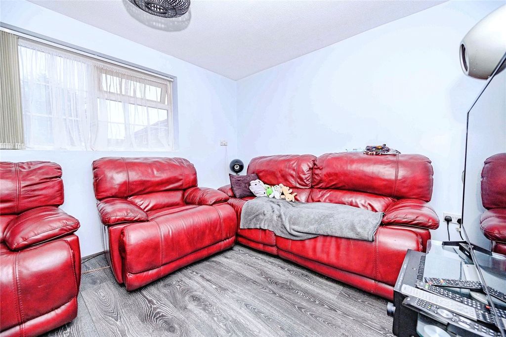 Property photo 2 of 12 Lounge