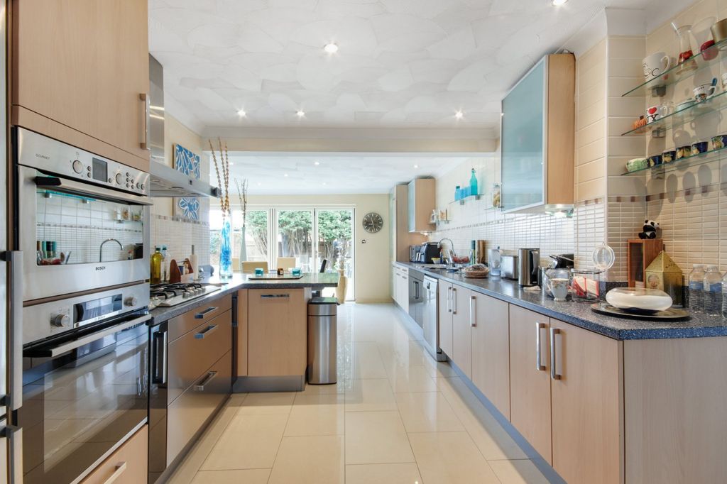 Property photo 2 of 23 Kitchen Diner