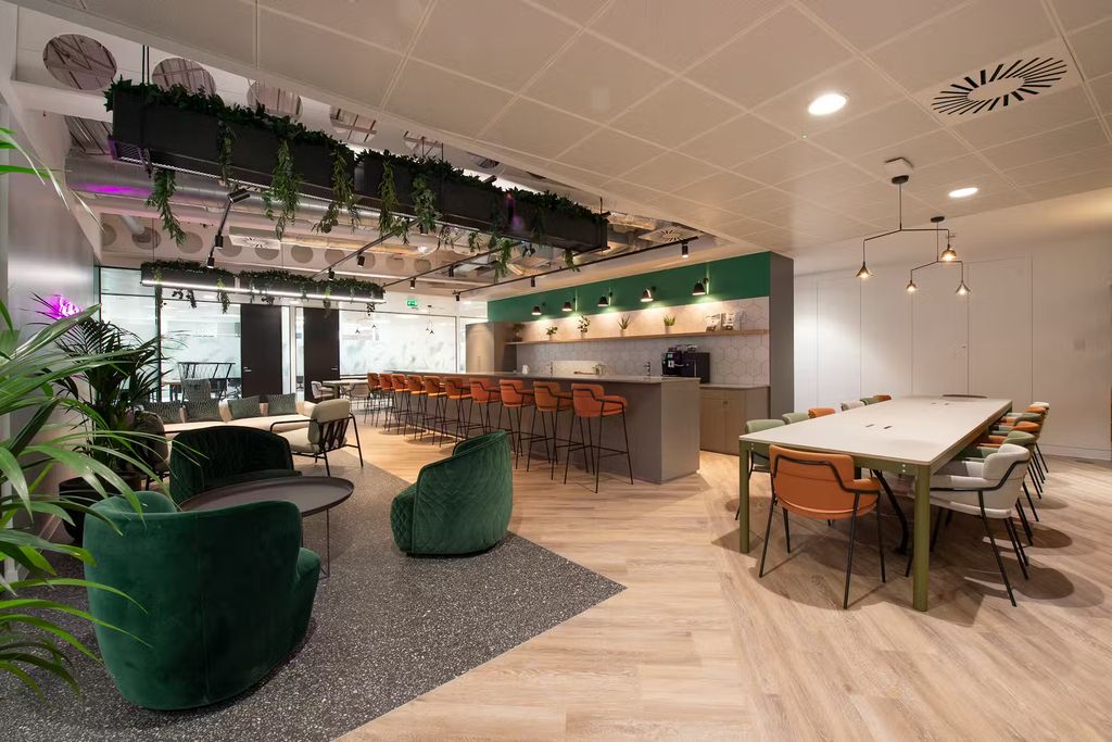 Property photo 2 of 14 Breakout Space