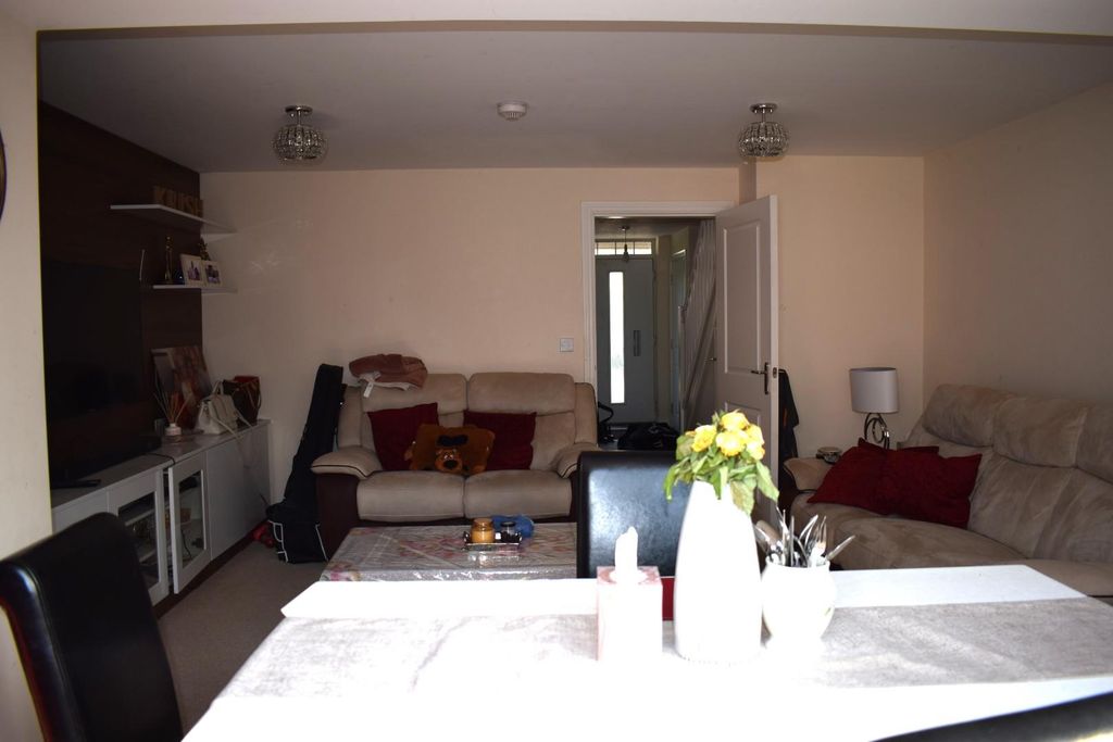 Property photo 3 of 10 Lounge Alt.Jpg