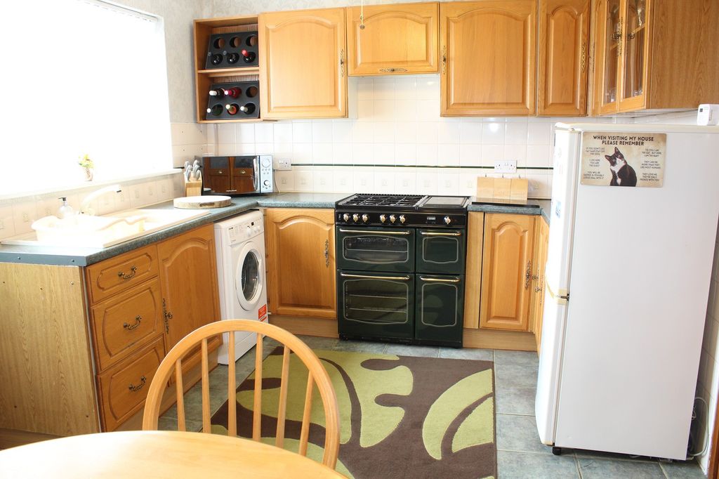 Property photo 3 of 10 Fitted  Dining Kitchen